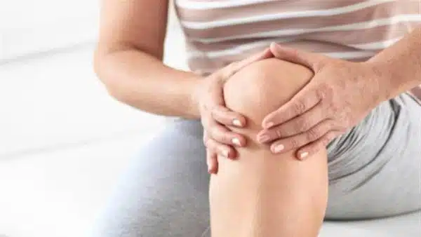 ما هي اسباب الم الركبة عند الثني؟