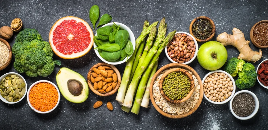 ما هي أعراض نقص السائل الزلالي؟