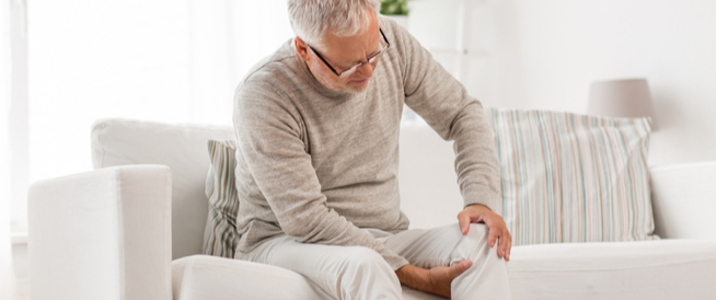 ما هي اعراض ارتشاح الركبة؟ وكيف يتم علاجه؟