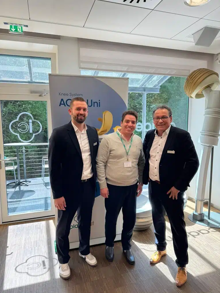 دكتور عمرو أمل استشاري جراحة العظام والمفاصل في مؤتمر بألمانيا