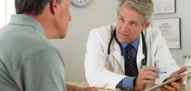 ما هو العلاج الطبيعي المناسب بعد عملية تغيير مفصل الفخذ؟