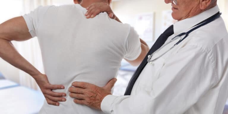 أفضل دكتور لعلاج تمزق الظهر