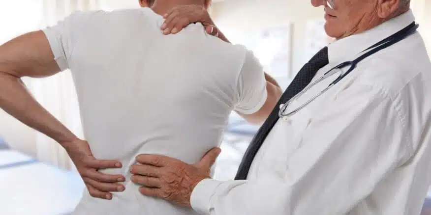 أفضل دكتور لعلاج تمزق الظهر