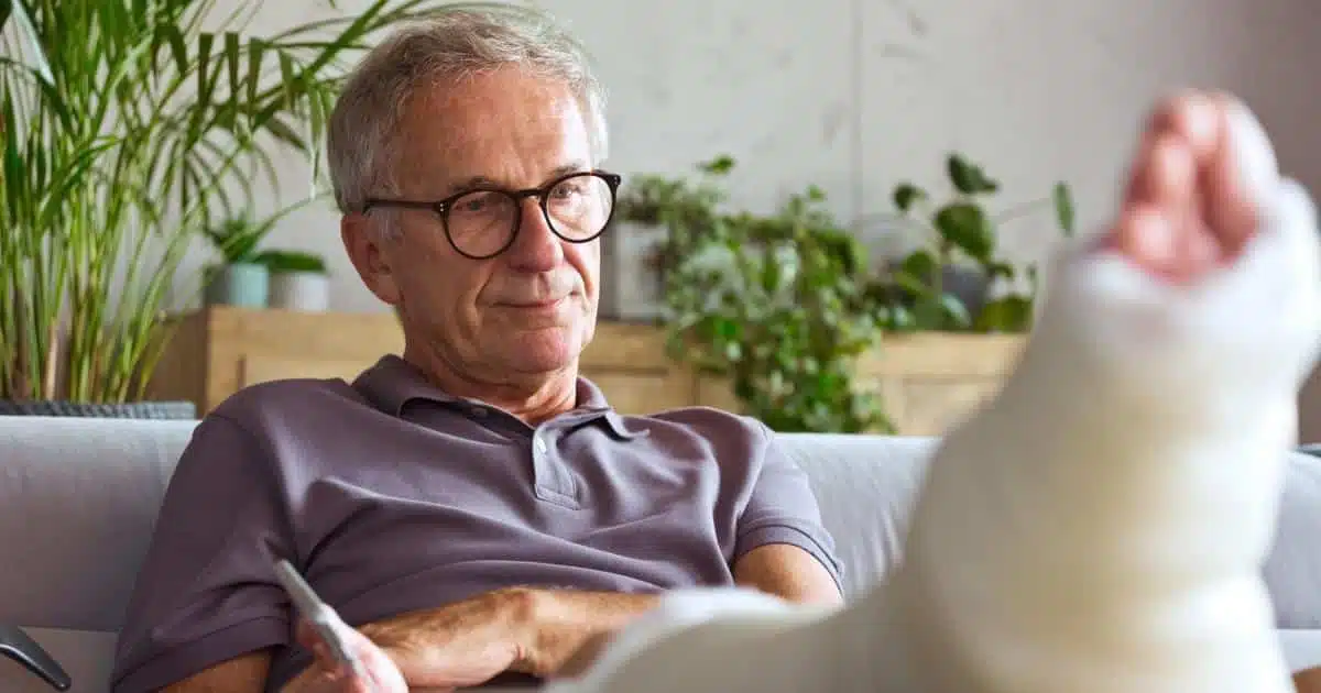 المشي بعد تركيب المسمار النخاعي؟