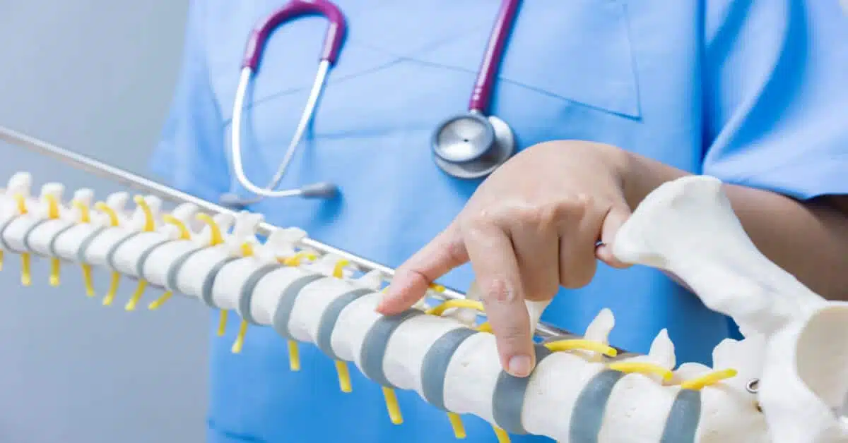 خطوات إجراء جراحة العمود الفقري