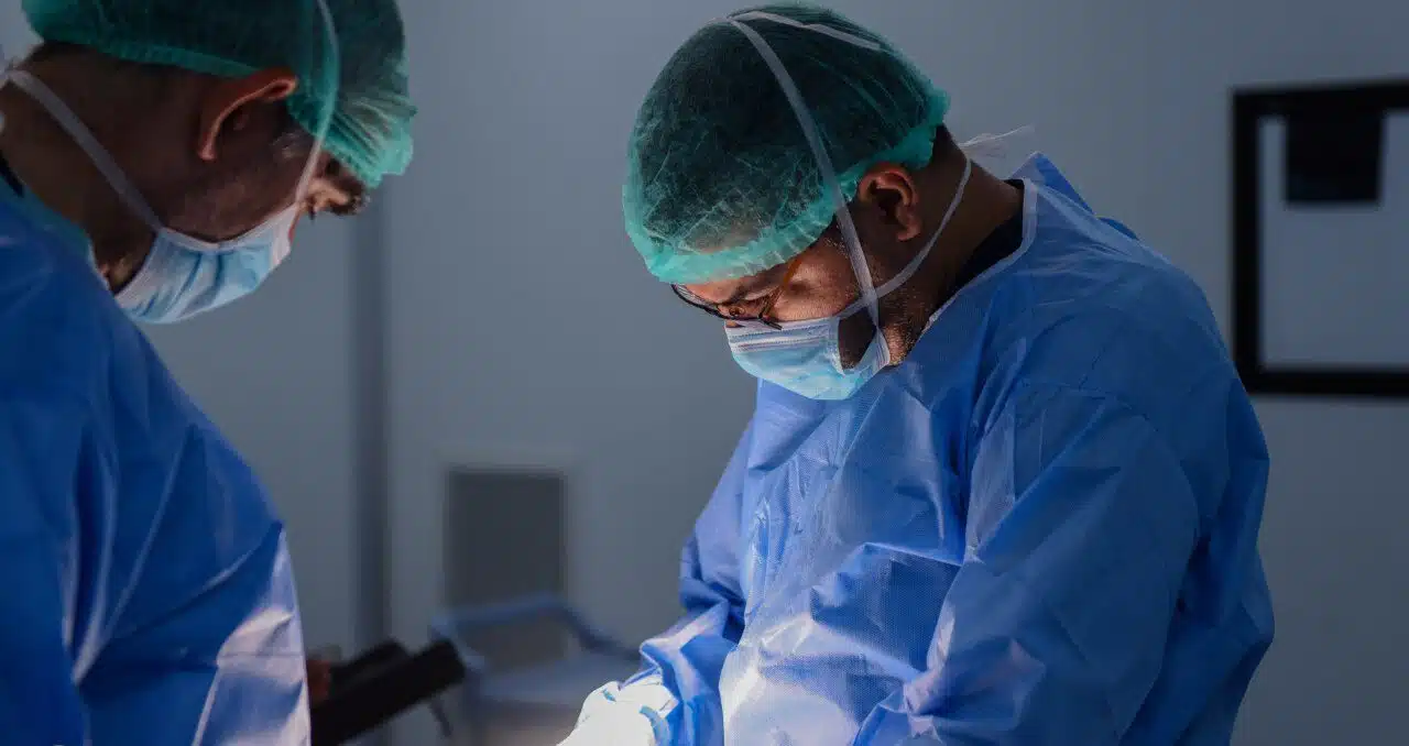 كيف تتم عملية ترقيع العظام؟