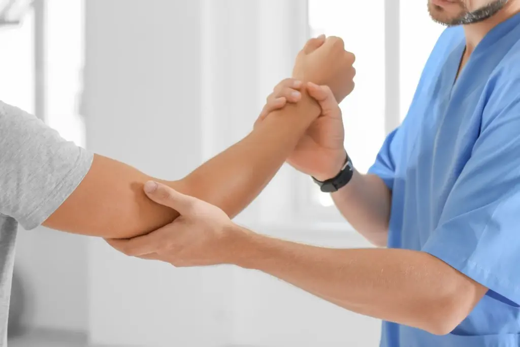 تعرف معنا على عملية مفصل الكوع في مصر