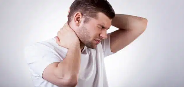 هل عملية غضروف الرقبة خطيرة؟