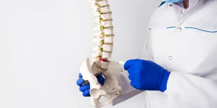 أسباب آلام العمود الفقري القطني