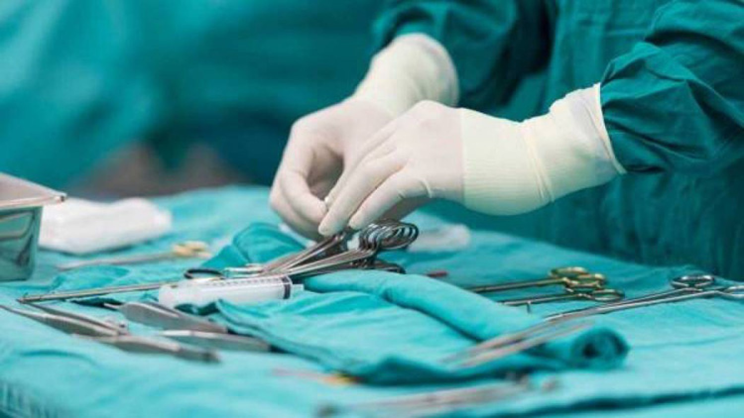 افضل دكتور جراحة اليد في مصر وهل كل كسر في اليد يحتاج إلى عملية؟