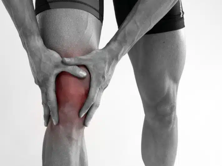 هل وجود التهاب الكيس الزلالي في الركبة خطير؟
