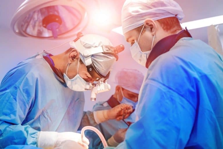 علاج الانزلاق الغضروفي بالمنظار