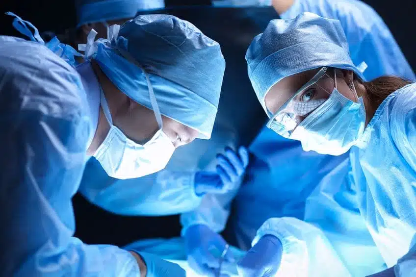 كم ساعة تستغرق عملية الشرائح والمسامير؟