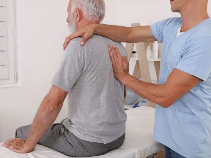 هل هناك مضاعفات لتمزق عضلات الظهر؟