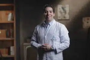 دكتور عمرو أمل | استشاري جراحة العظام والمفاصل وجراحة الركبة والمناظير